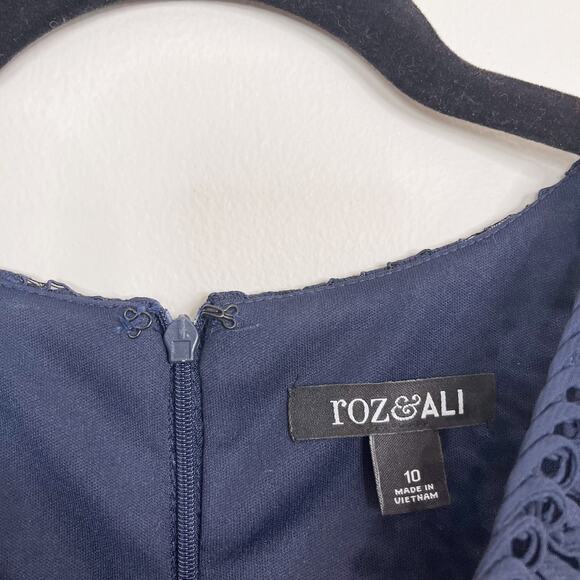Roz & Ali Size 10 Navy Blue mbroidered Lace Floral Sheath Sleeveless Dress - Picture 8 of 10